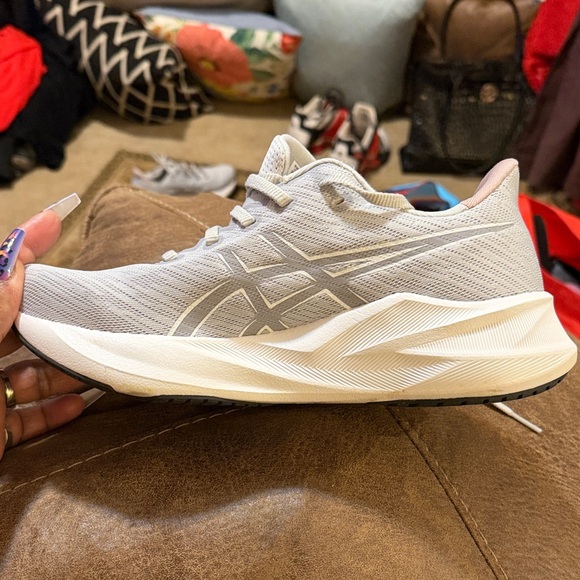 ASICS Women's Light Gray Athletic Shoes - Picture 5 of 6